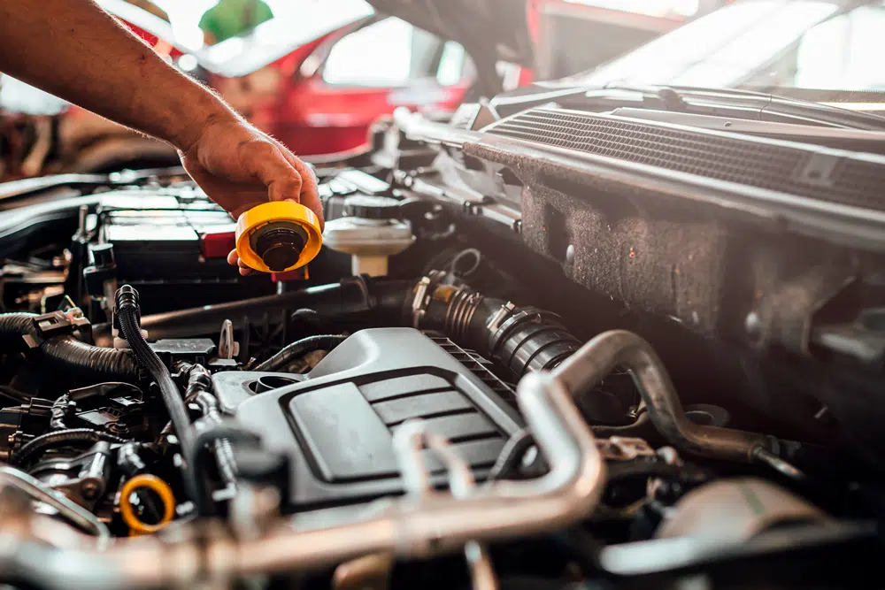 ¿Cómo ayudamos a que el aceite usado de tu coche se convierta en lubricante?