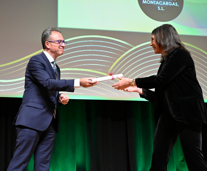 Natalia García Caño recoge el Diploma en Gestión Avanzada en la gala de Premios del Gobierno Vasco